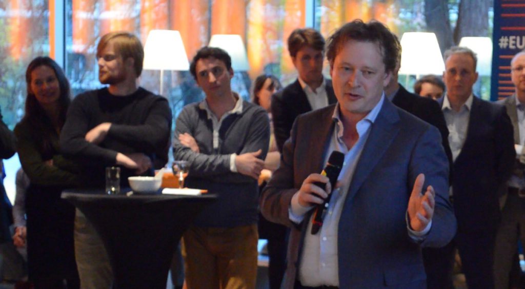 Jeroen Bos pitcht Logis.P op de Dutch Digital Health Night. Foto: Janneke Koster